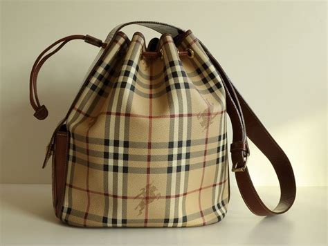 burberry vecchi modelli tracolla|Burberry vintage a borse da donna .